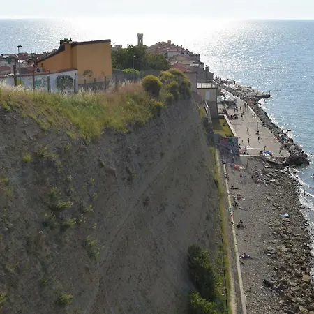 Traditional Apartman *